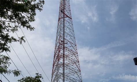 In fact, it's only half as tall as the tallest structure in Texas, the Liberman Broadcast Tower in Era, which is 2,000 feet – one third of a . . B67 tv tower location